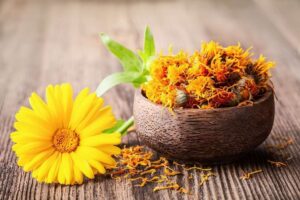 Chiết xuất hoa cúc Calendula (cúc kim tiền) giúp làm dịu vùng kín nhạy cảm, hỗ trợ chăm sóc da và mang lại cảm giác dễ chịu khi sử dụng hằng ngày.